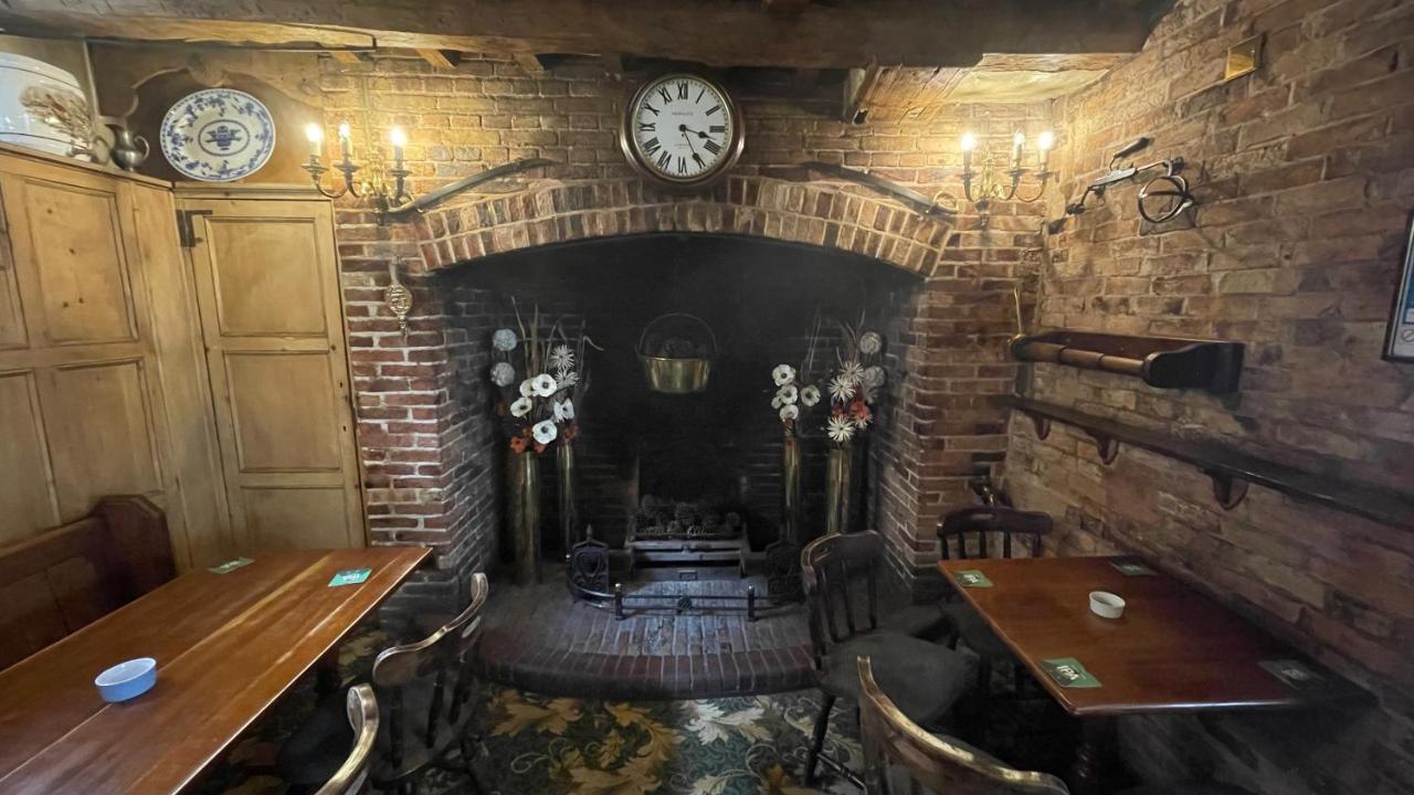 Crown Hotel Downham Market Exterior foto